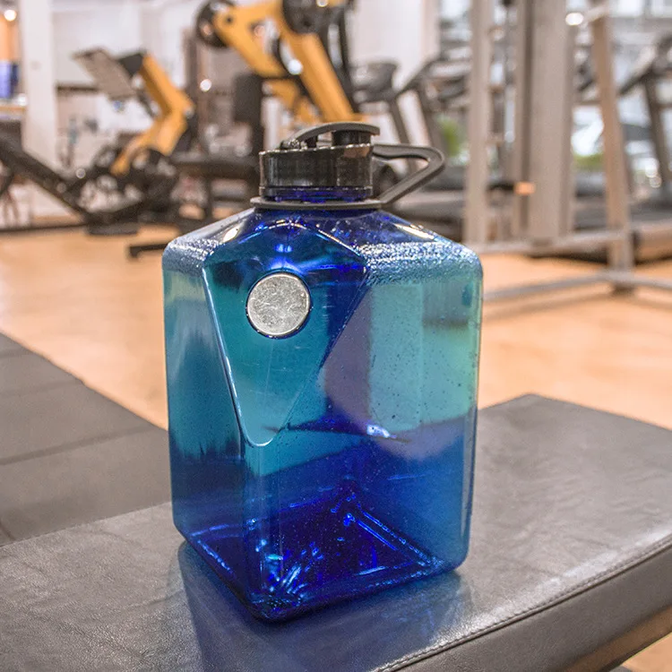 

2700ml Large Capacity Outdoor Portable Fitness Sports Large Water Bottle Belt Magnet-Adsorption Mobile Phone