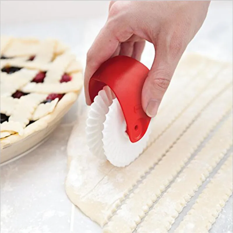 THETAG Gebaksnijder en randdecoratie, deegsnijder bakken accessoires pizza snijder, pizza gebak raster snijder gebak taarten decoratie snijder plastic wiel rol 2 stuks