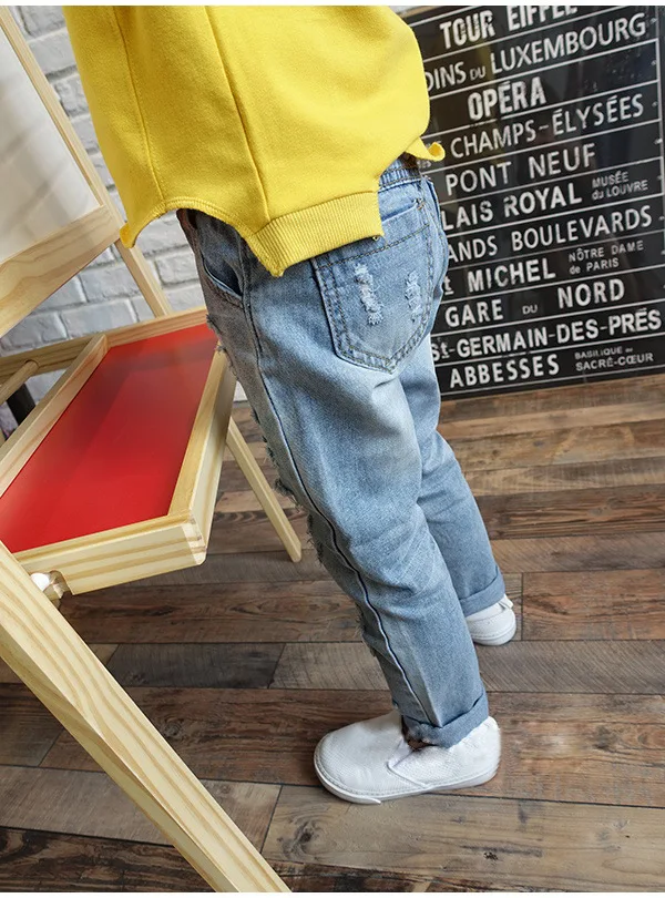 Детские рваные джинсы коллекция года, весенне-летние модные детские рваные джинсовые штаны, штаны для маленьких мальчиков и девочек возрастом от 2 до 10 лет, TX083
