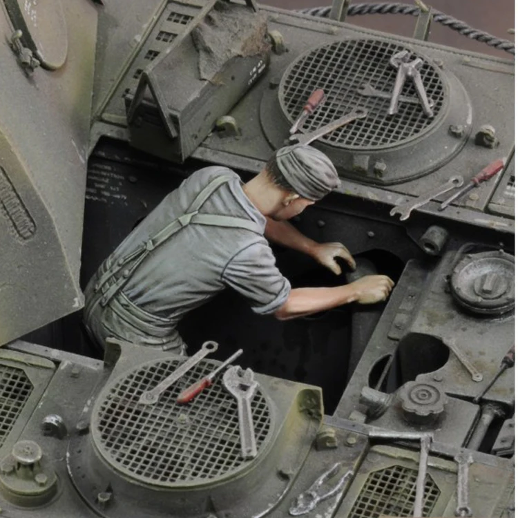 1/35 Assembly Resin Figure kit Soldier at work(not include engine) | Игрушки и хобби