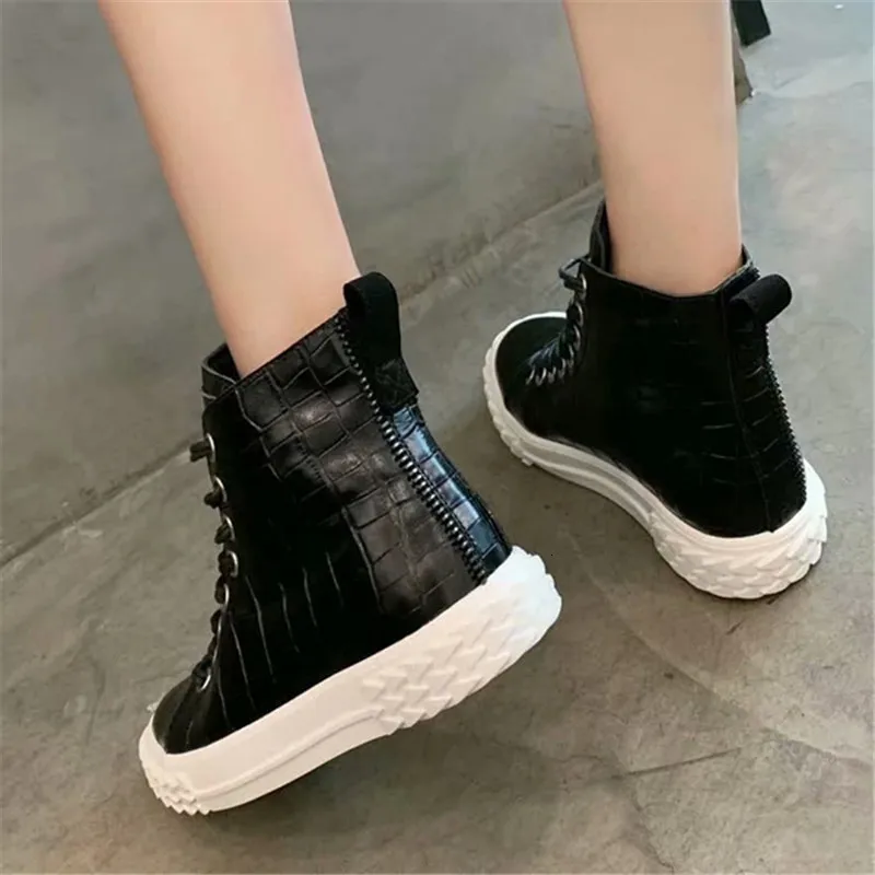 Ботинки; женские ботильоны; женская обувь; chaussures femme; женская обувь с перекрестной шнуровкой; женские ботинки с круглым носком на плоской подошве; scarpe donna; низкий каблук