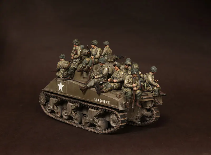 1/35 весы WWII США Шерман Танк несет 14 солдат за исключением миниатюрные
