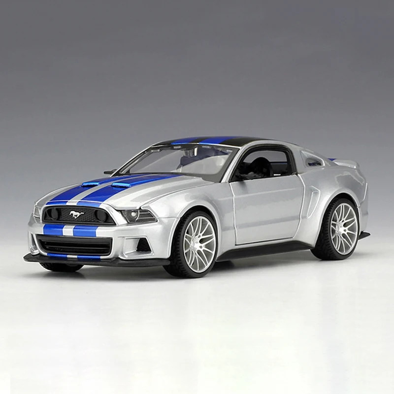 Koop Maisto 124 diecast Auto 2014 Ford Mustang Street Racer BOSS 302 Diecast Model Auto Speelgoed Voertuig Auto Model Maisto Modellen kids Auto