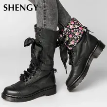 Женская обувь в стиле ретро; сезон осень-зима; женская кожаная обувь на плоской подошве; нескользящие Водонепроницаемые зимние ботинки с круглым носком на шнуровке; ботинки до середины икры