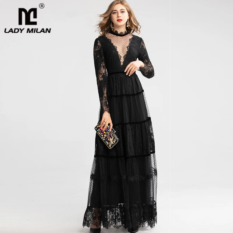 Женское модельное платье с круглым вырезом длинными рукавами и вышивкой