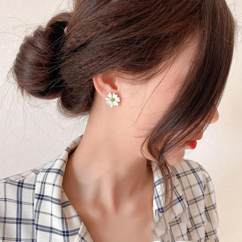 small daisy earrings female hollow flower earrings sun flower earrings chrysanthemum petals Korean version