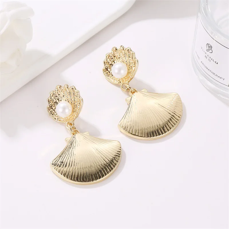 

European and American Metal Earrings Ocean Wind Shell Pearl Lady Creative Trend Fan Earrings Tassle Earrings