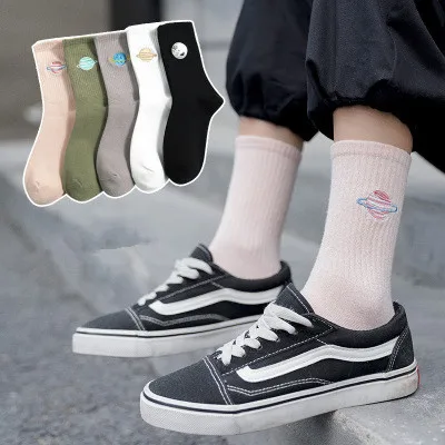 Милые женские носки в японском стиле Харадзюку; сезон осень; длинные носки с вышивкой; корейский стиль; милые носки для девочек; подарки