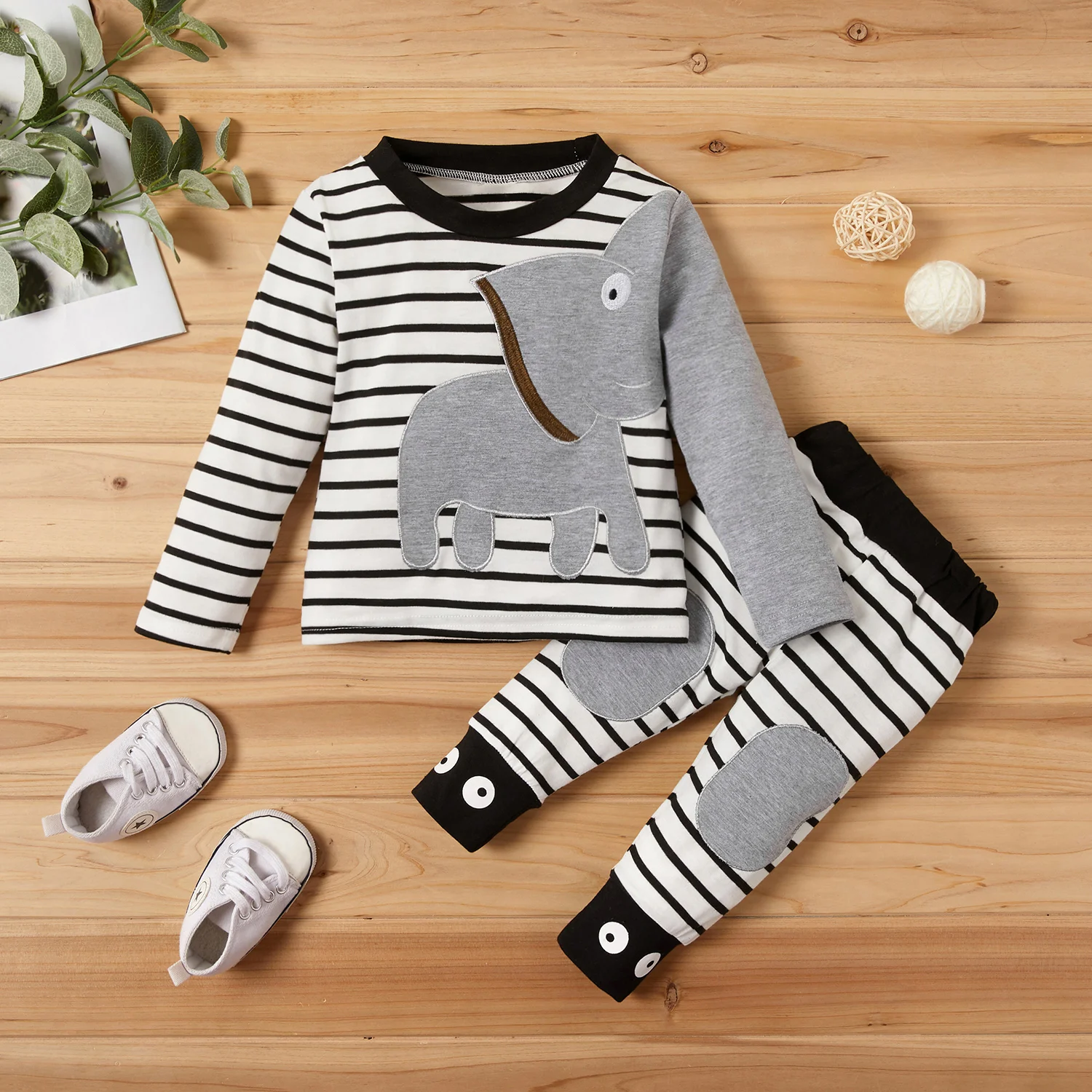 

PatPat 2020 New Arrival Autumn and Winter Elephant Applique Striped Top and Pants Set Baby Kids Clothes