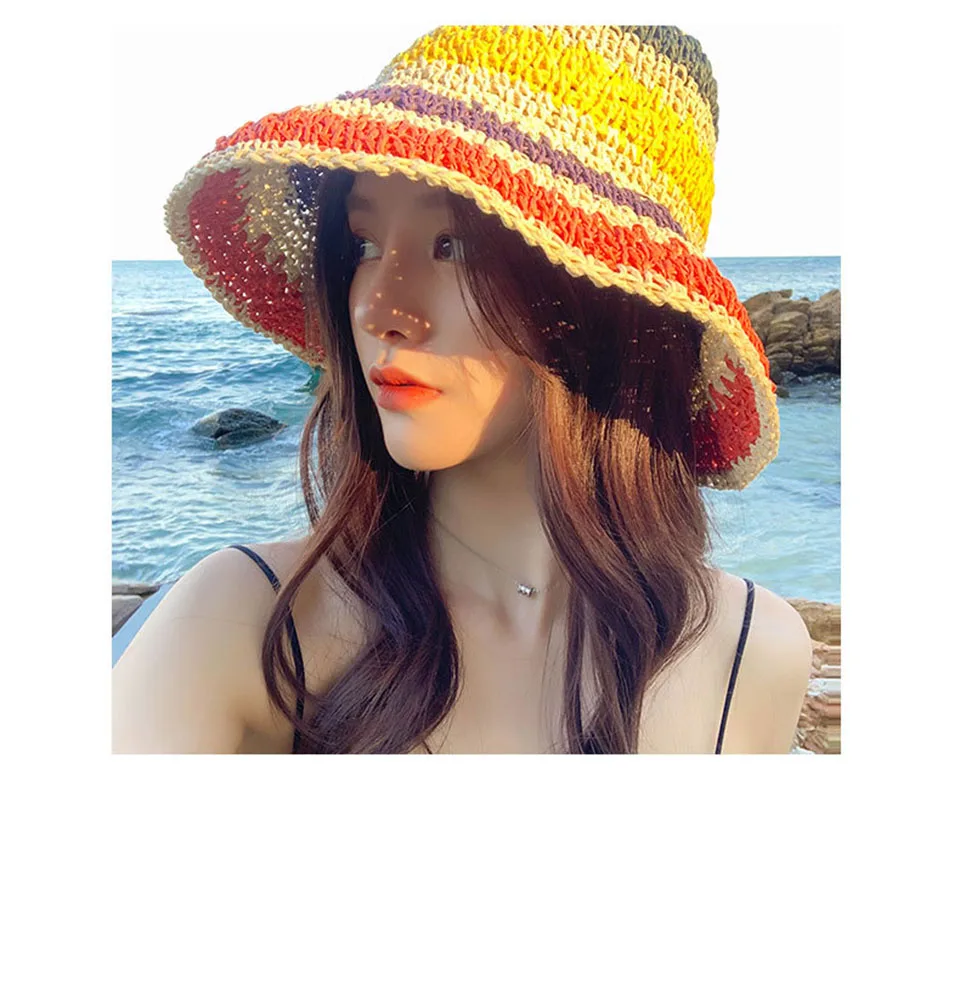 Gros plan sur un chapeau de paille au crochet