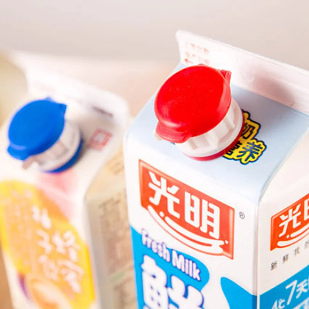 2pcs Silicone Spout Pourer, Milk Brick Splitter with Cover, Liquid Drink Flow Divider, Storage Extension Mouth - Blue + Red