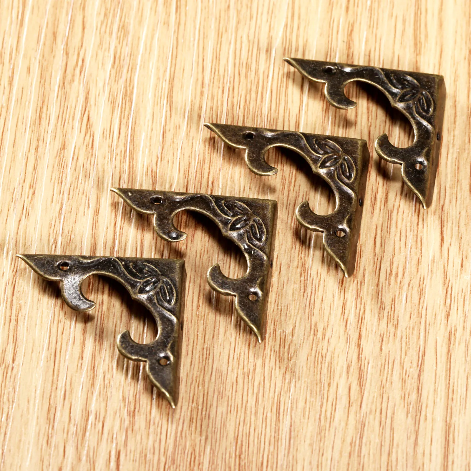 

30*30*4.5mm Wooden Box Iron Scrapbooking Albums Corner Bracket Antique Brass Decorative Protectors Crafts Furniture Hardware 4x