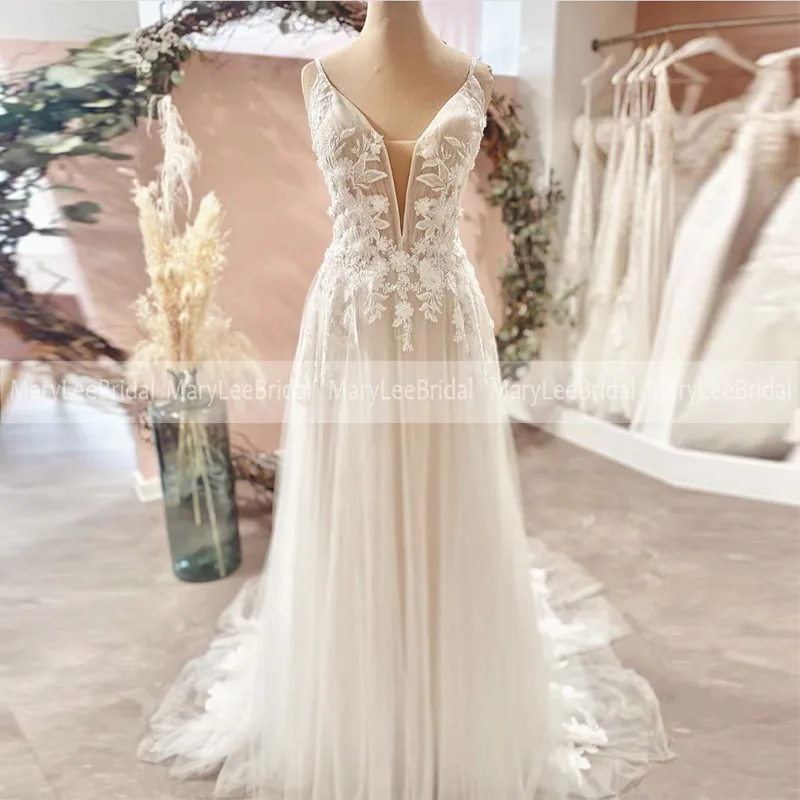 

Romantic Boho Wedding Dresses Spaghetti Strap Deep V-Neck Floral Applique Illusion Bodice Backless Soft Tulle Women Wedding Gown