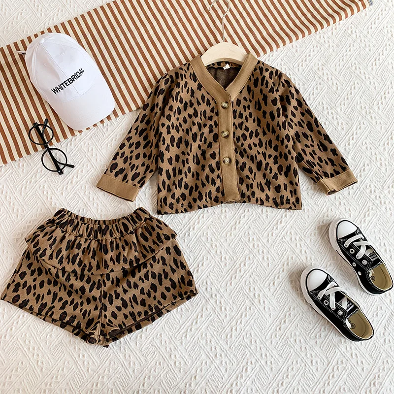 Комплект из 2 предметов; сезон осень-зима; пальто с леопардовым принтом для маленьких девочек; комплект из куртки-кардигана и шорт; Детский костюм для девочек - Цвет: Color 1