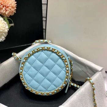 

The latest round cake packaging is lovely.The bag also sells well.