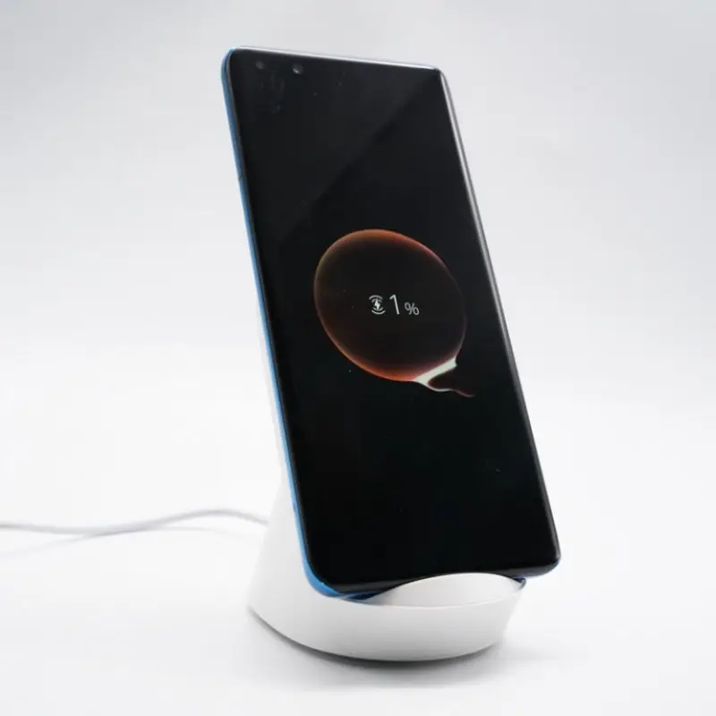 Huawei社過給50ワットワイヤレス充電器とスタンド66ワット過給機