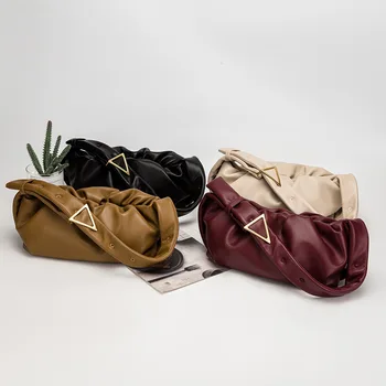 

Hot hand-held one-shoulder sloping bag handbags cloud bag 2020 new women's bag.