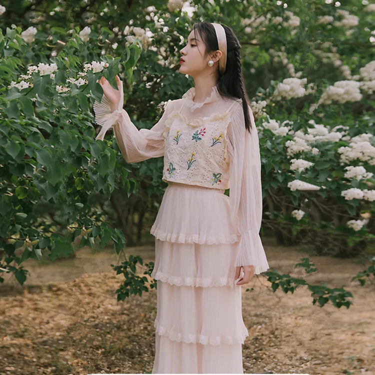 

Early Autumn New French Retro Mesh Layer Embroidered Vest Two-Piece Fairy Dress Holiday Dress
