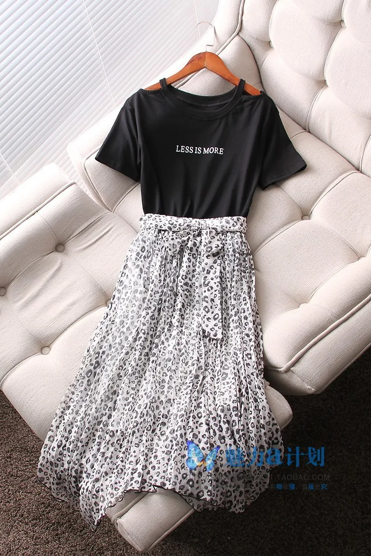 

A Generation of Women's Simple Versatile off-Shoulder T-shirt + Leopord Pattern Chiffon Skirt Two-Piece Set Entity