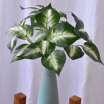 

Green Plant Large 5 Fork White Heart Evergreen Leaf Green Artificial Plant Wall with Wood Plastic Feel Leaf to Flowers