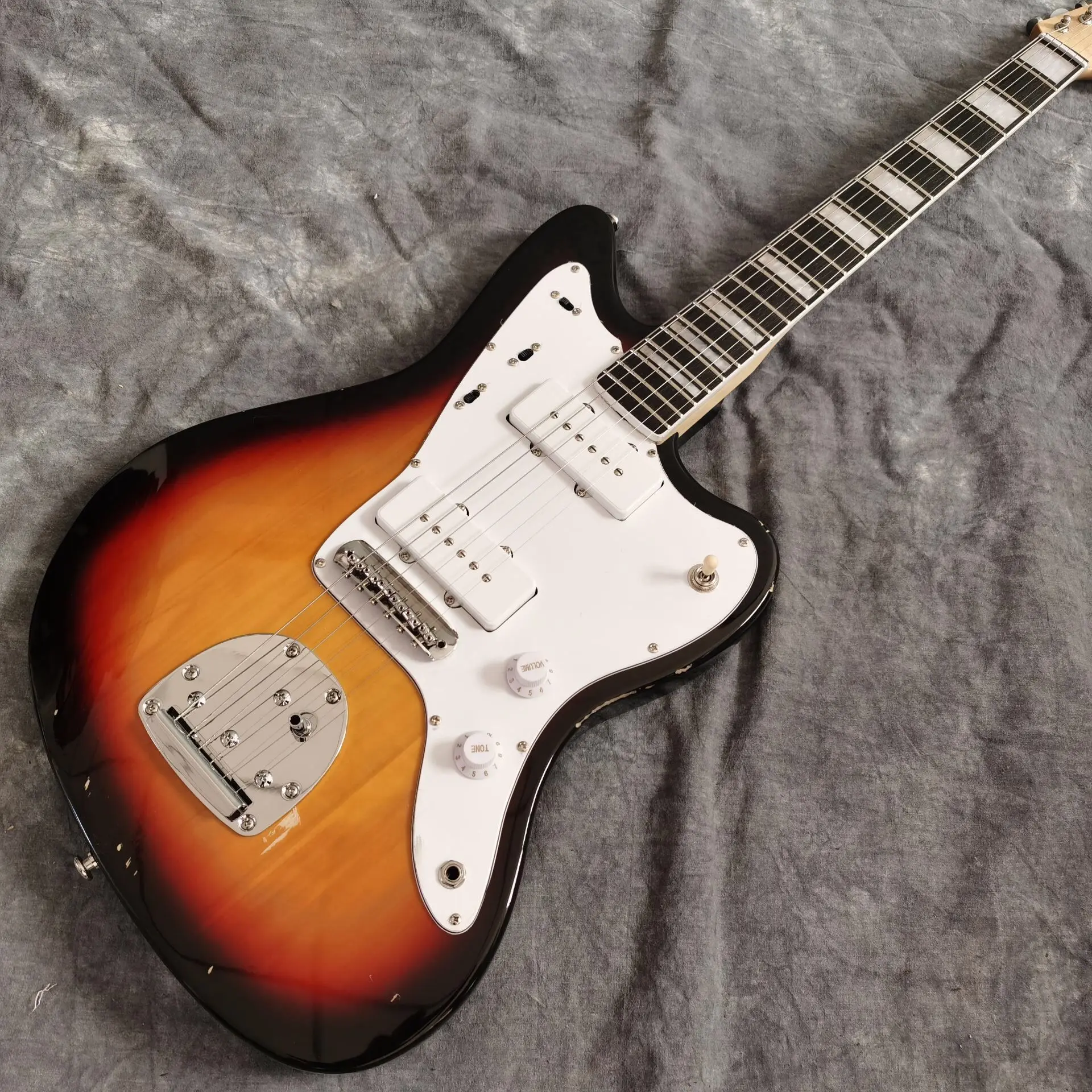 

New style.Sunburst color Electric Guitar.handmade 6 stings honey color gitaar.high quality pickups.real photos