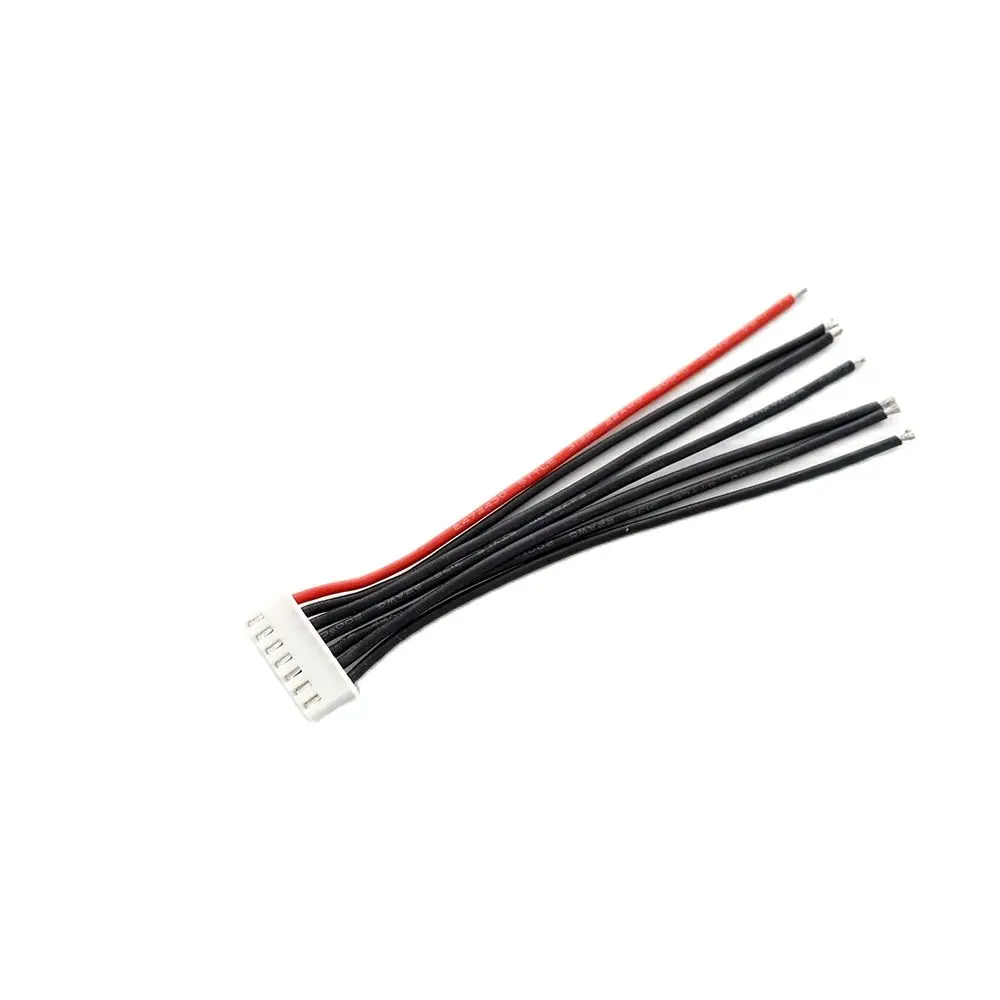 Ensemble de 10 câbles d'équilibrage LiPo JST-XH 22AWG 100mm disposés en éventail sur fond noir