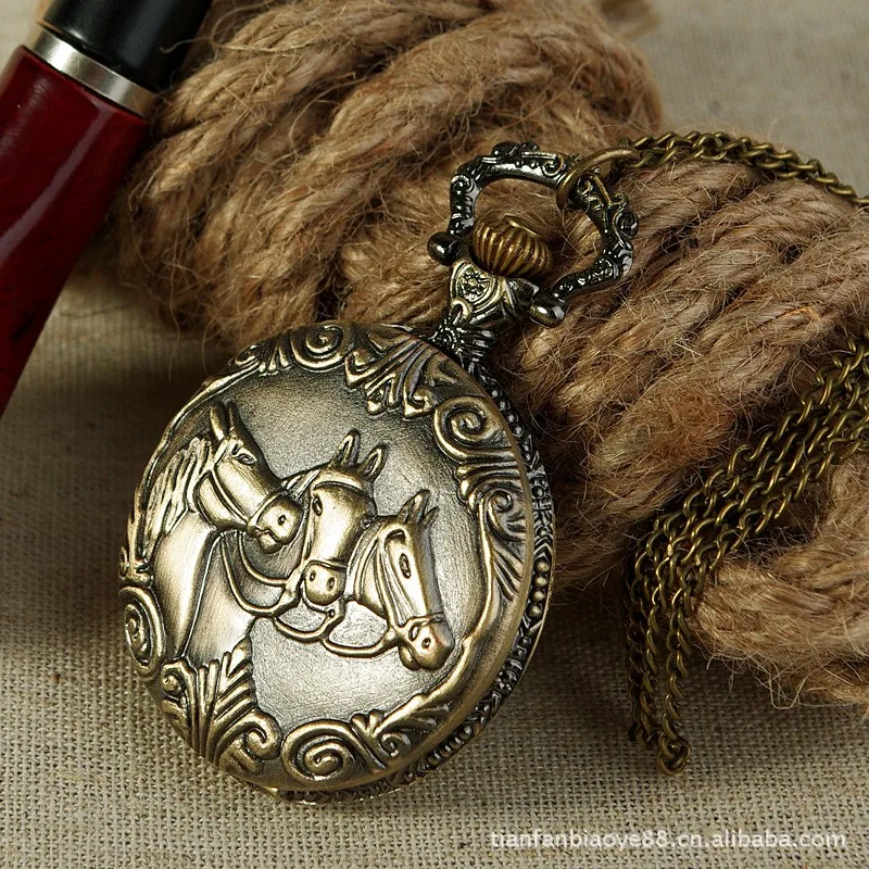 

Quartz pocket watch three Horse Embossed Pocket Watch Small Size Vintage Men Women Pedant Gift Watch Bronze Dress Quartz Watch