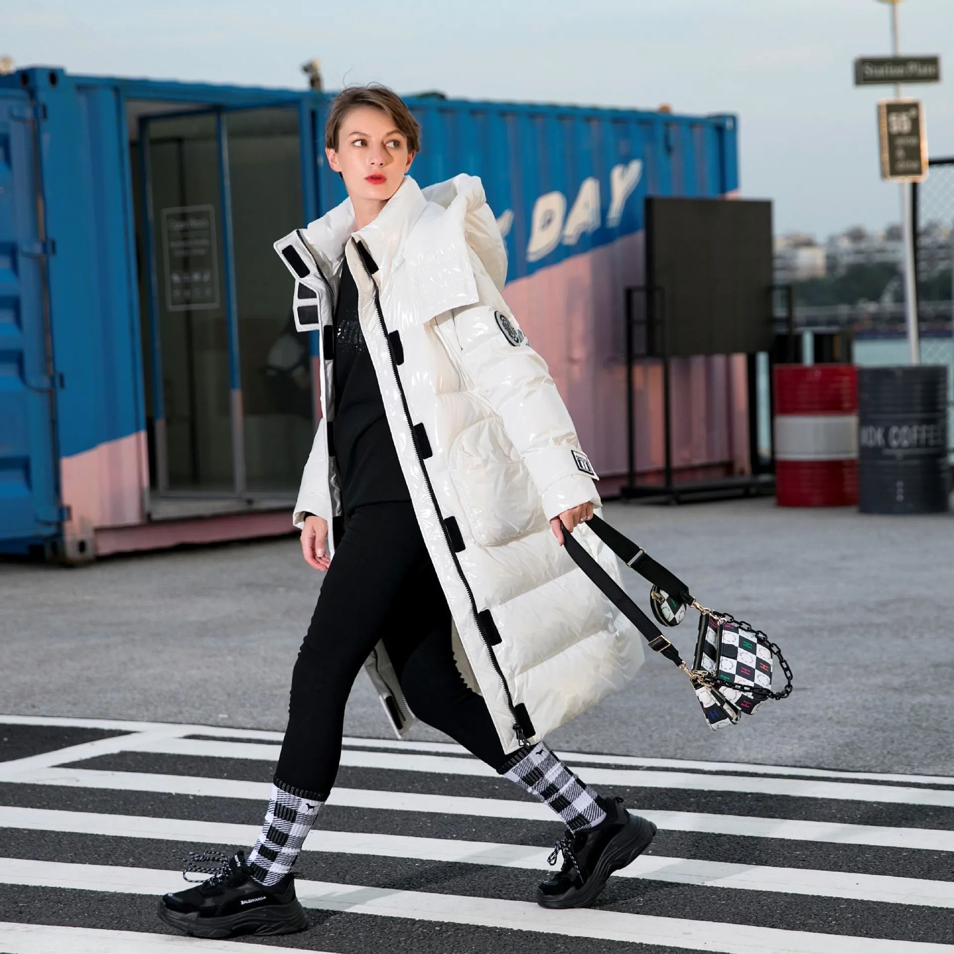 

Winter Down Coat 2021 INS New Women Hooded Multi-pocket White Duck down Coats Glossy Windproof Rainproof X-Long Parkas Outwear