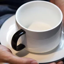 Uniho 2 шт кофейные чашки чайные чашки набор керамических чашек кафе эспрессо чашки с блюдцем белые фарфоровые кружки Европейский Стиль 220 мл