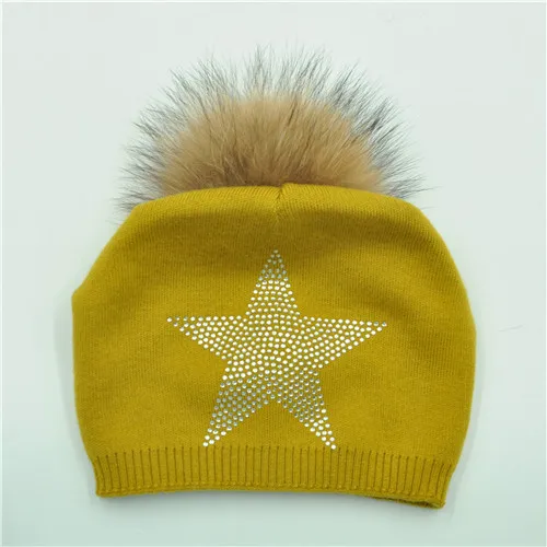 Yellow natural fur Шерстяной вязаный Повседневное шапки бини шапки из натурального енота меховой помпон шляпа Для женщин теплые женские Кепки с Стразы женские На зимнем меху Шапки - Цвет: Yellow natural fur