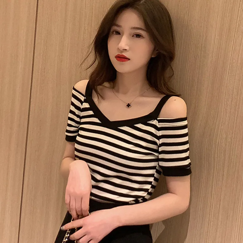 

2019 summer new Korean version of the V-neck strapless strap stripe slim slimming knitted T-shirt