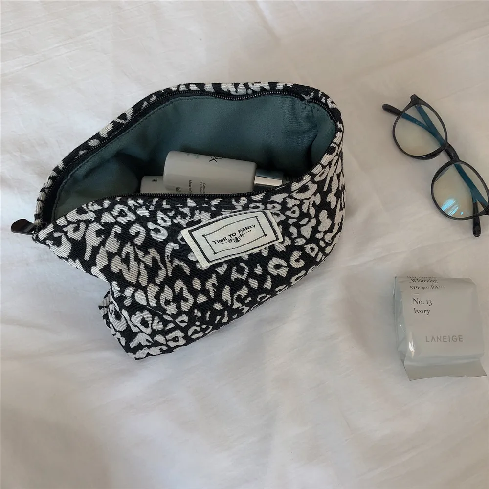Black and White Women's Fashion Handbag Zipper Mobile Cosmetic Storage Bag Organizer Canvas Makeup Toiletry Clutch Mask Storage Black and White Women's Fashion Handbag Zipper Mobile Cosmetic Storage Bag Organizer Canvas Makeup Toiletry Clutch Mask Storage
