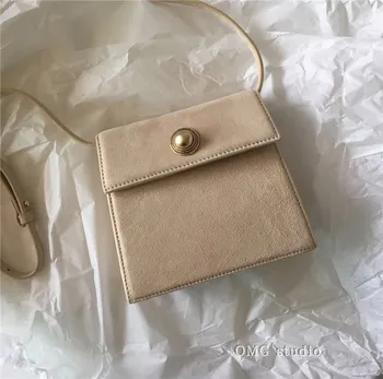 

Korean version of Hong Kong style small black retro female bag new 2020 net red same paragraph suede small square bag