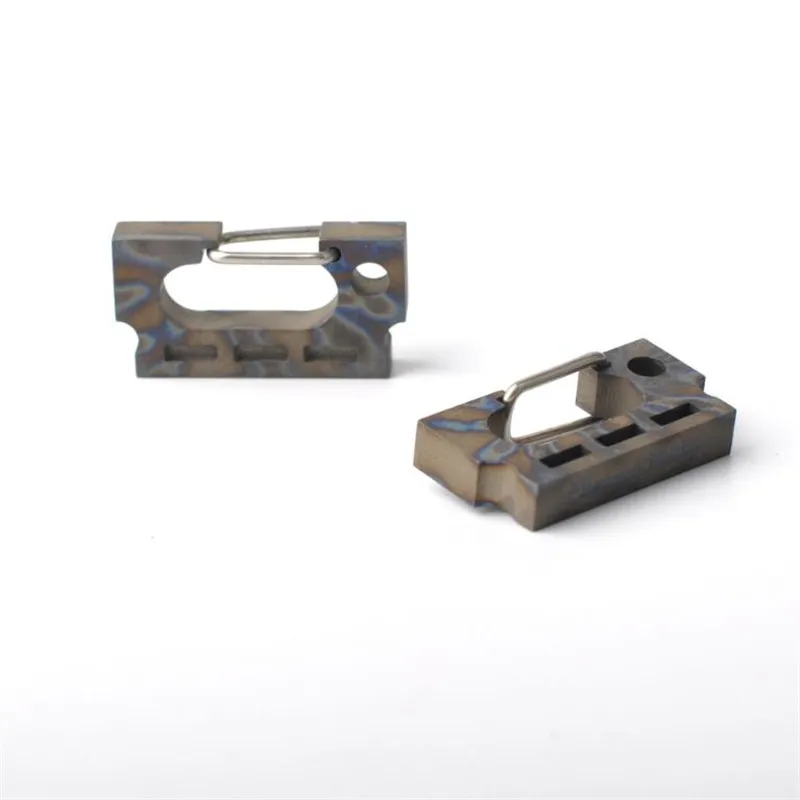 

Titanium alloy EDC tool. Ultra light and convenient quick hanging keychain, car shaped keychain
