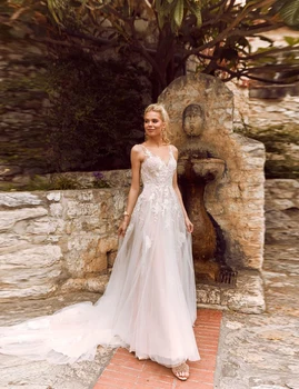 

2020 Princess Champagne Tulle Appliques Wedding Dresses Sexy Backless vestido de noiva V-Neck Two Straps Cheap свадебное платье