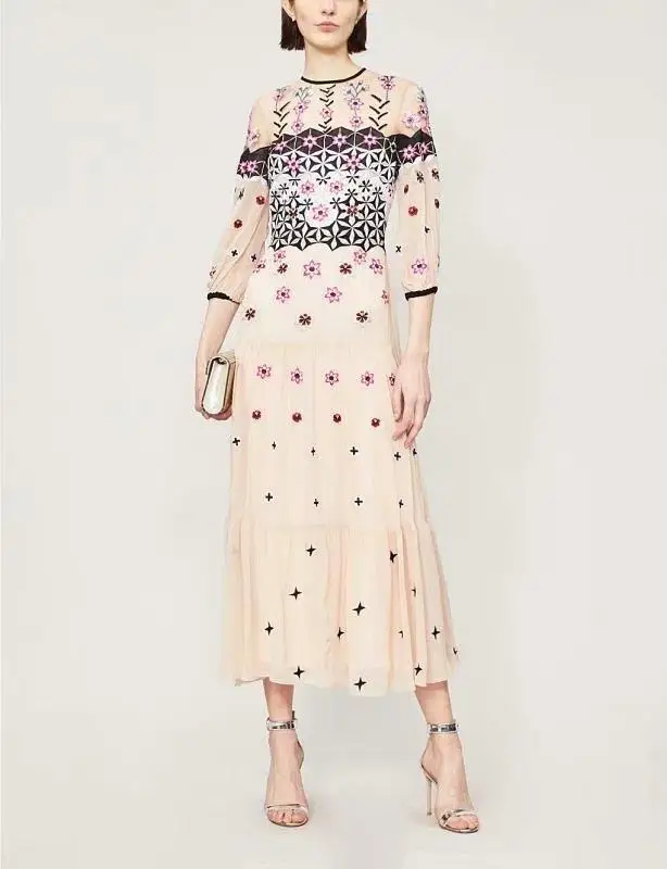 

In the summer of 2019, the new round collar sleeve printed waist of the dress