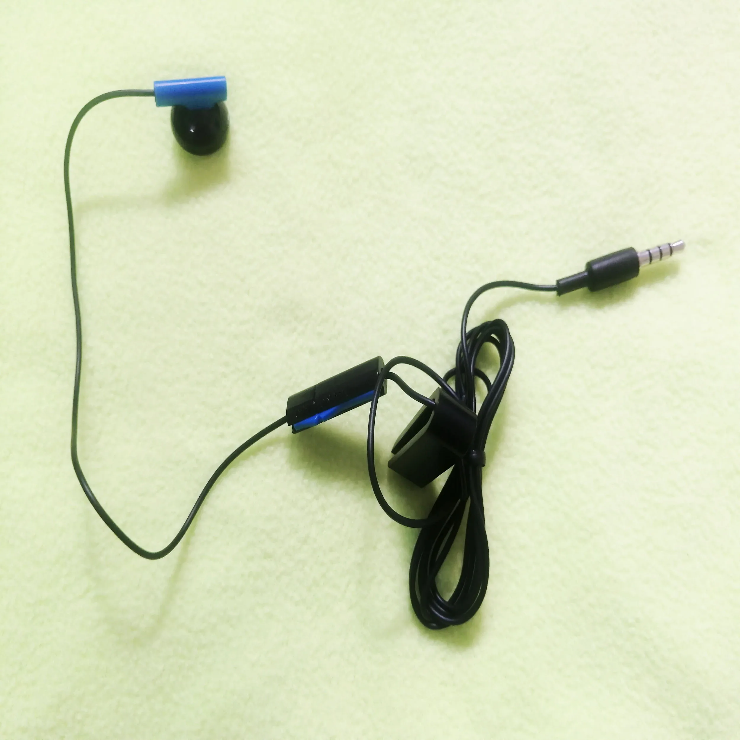 New Game Headset + Microphone Mono Chat Earbud Headset For PlayStation