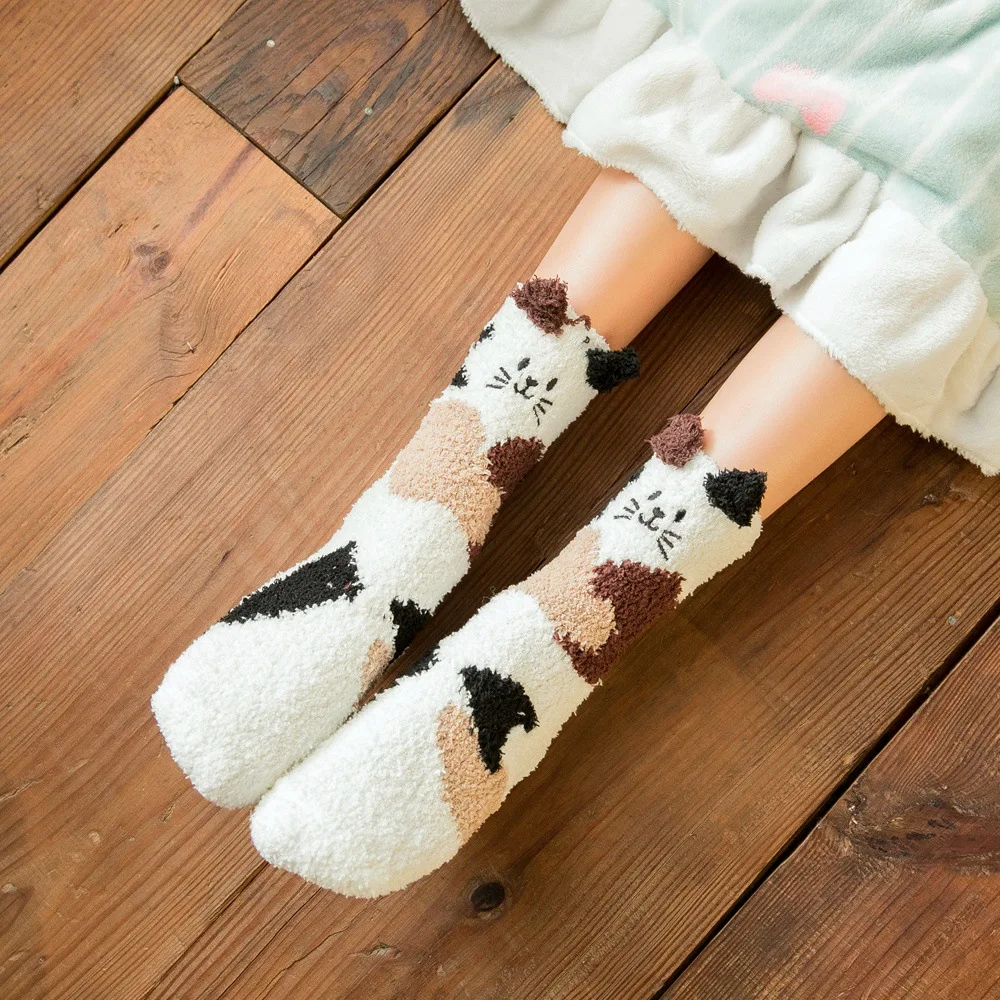 Осенне-зимние коралловые бархатные носки-тапочки для девочек с объемной вышивкой, теплые домашние носки в японском стиле