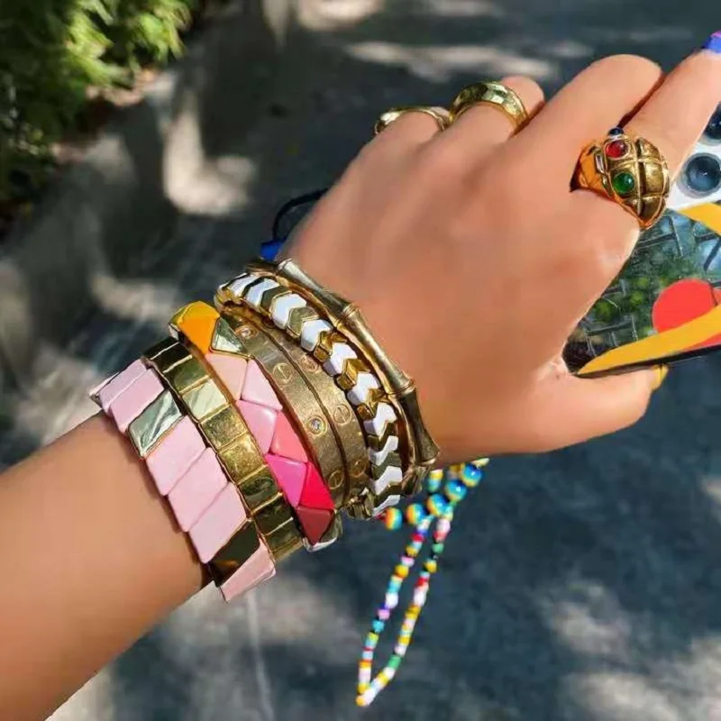Braccialetto di perline di semi fatto a mano con fiori: gioielli in stile boho - Italia