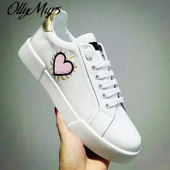 

Women Snealers Genuine Leather White Trainers Sneakres Fashion Embroidery lOVE& Heart Women Causual Flats