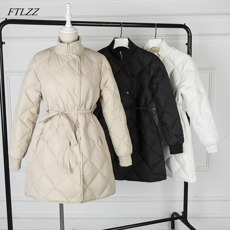 Kopen FTLZZ Vrouwen Ultra Licht 90% Witte Eendendons Parka Winter Jas Vrouwelijke Stand Kraag Met Riem Rits Jas Sneeuw Bovenkleding