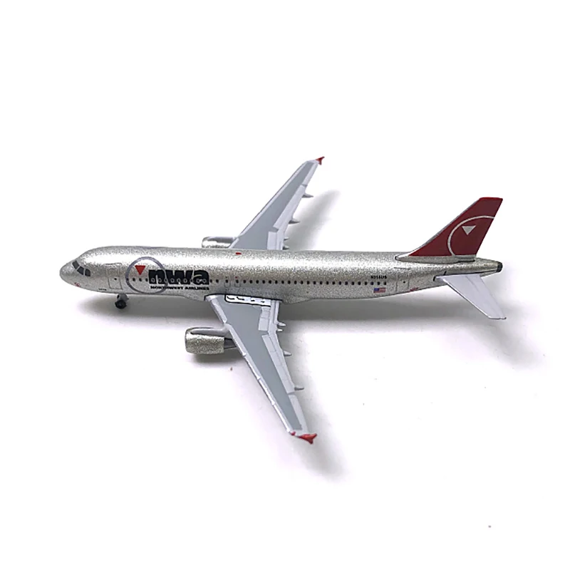 珍しい！Net model製1／500 B747 無塗装2機　とA-320 1/400 B747-400 NCA 日本カーゴ グリーンフレイター JA04KZ
