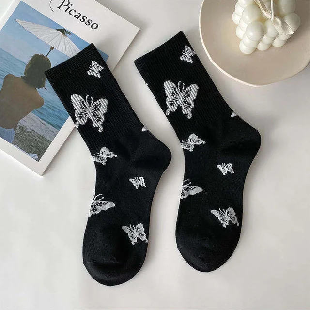 Cute daisy socks funny daisy smiley letter pattern cartoon socks Korean style fashion trend black breathable female socks 12