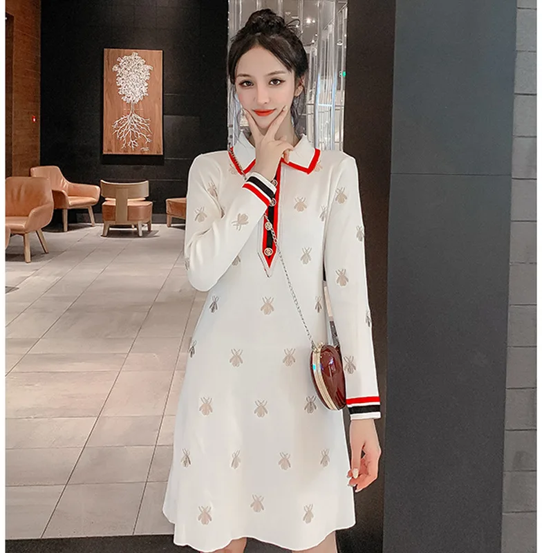

2019 Autumn Women's Network Red Fold-down Collar Bees Embroidered Mid-length Knitted A- line Dress Waist Hugging Slimming