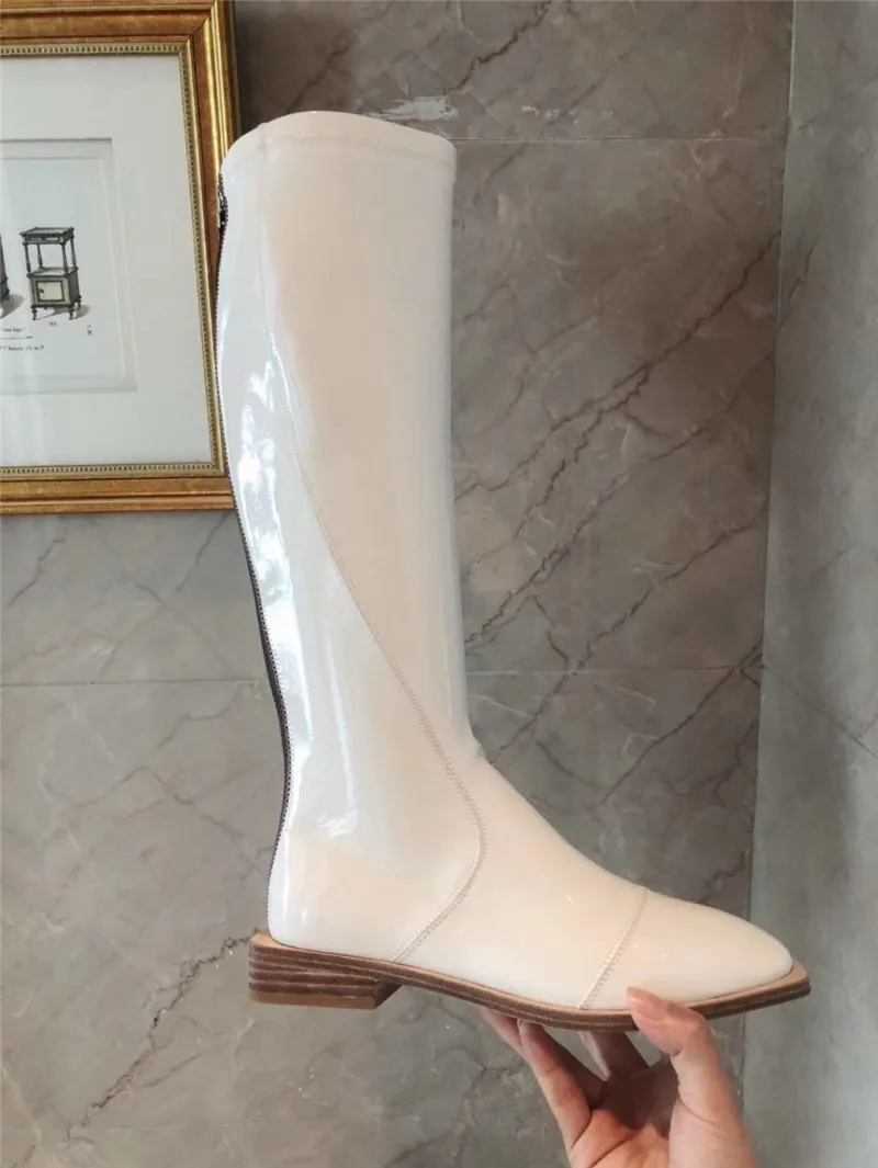 Осенне-зимние женские сапоги на низком каблуке с квадратным носком; модная обувь из лакированной кожи; женские эластичные сапоги на молнии сзади; сапоги до колена