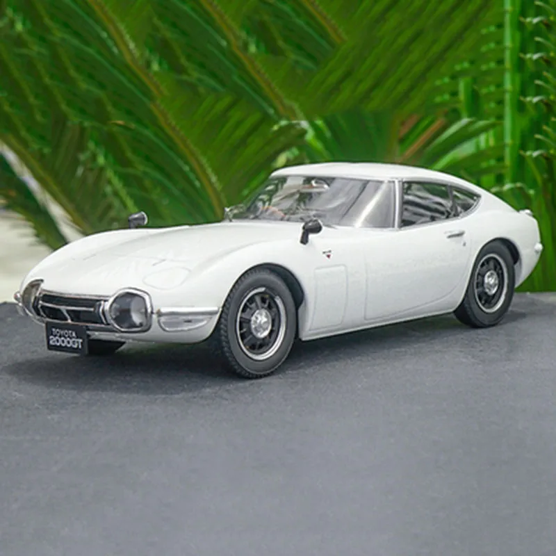 1:18 Масштаб 2000GT 1967 Литой Сплав модель автомобиля металлический автомобиль коллекция игрушек декоративные детские подарки дорожные инструменты дисплей - Цвет: white