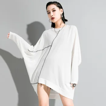 

2020 New Tshirts Women Line Print Batwing Sleeve Tshirt Women Casual T Shirts Women Irregular Tops Cool Tees Hipster Streetwear