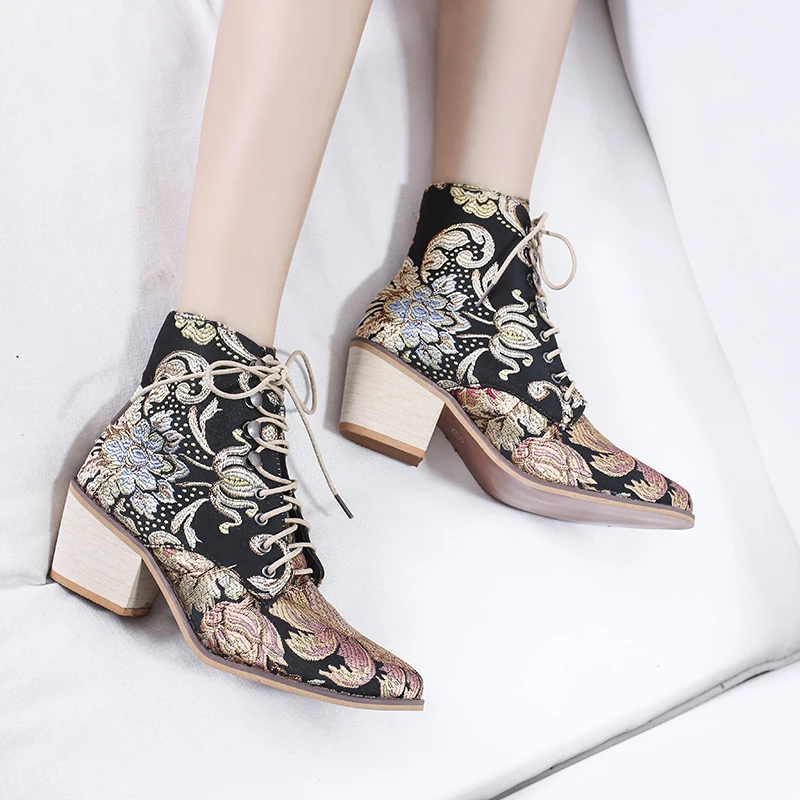 Стильные женские ботинки «Челси» с вышивкой в этническом стиле; Зимние ботильоны на шнуровке с острым носком; обувь на высоком каблуке; теплые ковбойские ботинки в стиле ретро; Botas Mujer
