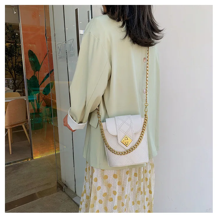 

Women's new style 2009 fashionable diamond chain bucket bag Korean version of Chao Shoulder Slant Bag