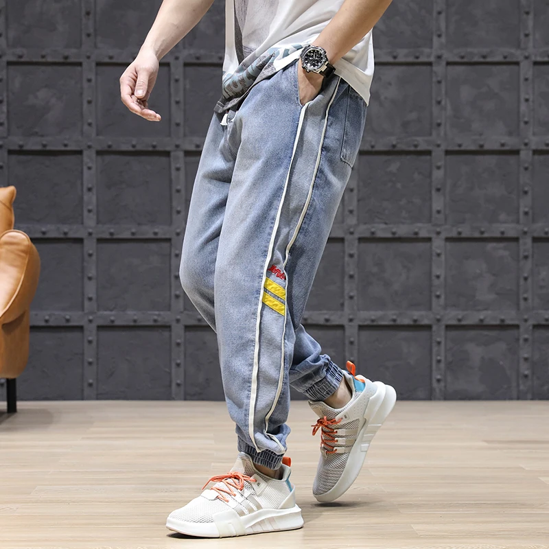 

Newly Designer Fashion Men Jeans Light Blue Loose Fit Stripe Designer Denim Cargo Pants Streetwear Hip Hop Jeans Men Harem Pants